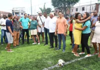Prefeitura inaugura campo com grama sintética no Rio Sena