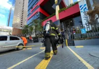 Quatro pessoas foram atingidas durante incêndio em prédio