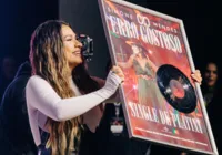 Simone Mendes é surpreendida com disco de platina em Portugal