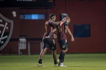 Imagem ilustrativa da imagem Após arrancar empate, Daniel Jr. celebra golaço na Copa do Nordeste