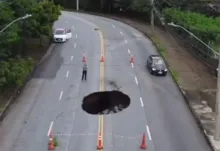 Imagem ilustrativa da imagem Após chuvas, cratera se abre no meio de avenida; veja vídeo