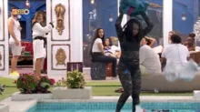 Imagem ilustrativa da imagem BBB: Leidy joga todas as roupas de Davi na piscina