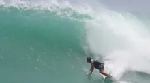 Imagem ilustrativa da imagem Baiano de 15 anos disputa torneio amador de surf em Pernambuco