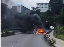 Imagem ilustrativa da imagem Carro pega fogo na ligação Lobato-Pirajá; assista