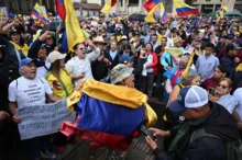 Imagem ilustrativa da imagem Colombianos protestam contra reformas do presidente Gustavo Petro