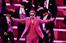 Imagem ilustrativa da imagem É ele! Ryan Gosling faz performance incrível de I'm Just Ken no Oscar