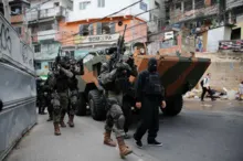 Imagem ilustrativa da imagem Especialistas contestam polícia sobre efeitos da ADPF das favelas
