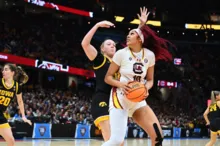 Imagem ilustrativa da imagem Estrela brasileira vence NCAA e pode ser 1ª escolha da WNBA