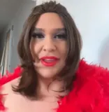 Imagem ilustrativa da imagem Ex-deputado dos EUA, George Santos volta a performar como drag queen