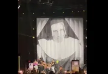 Imagem ilustrativa da imagem Excomungada pela Igreja Católica, Madonna vai homenagear Irmã Dulce