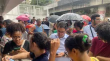 Imagem ilustrativa da imagem Fãs enfrentam chuva para comprar ingressos de Caetano e Bethânia