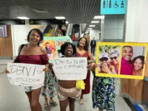 Imagem ilustrativa da imagem Fãs se reúnem no Aeroporto de Salvador para recepcionar Davi