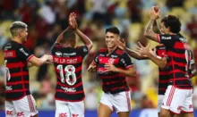 Imagem ilustrativa da imagem Flamengo vence São Paulo e assume liderança do Brasileirão
