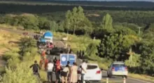 Imagem ilustrativa da imagem Homens morrem após veículo capotar em estrada da Bahia