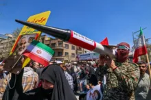 Imagem ilustrativa da imagem Irã afirma que lançou ataque com 'drones e mísseis' contra Israel