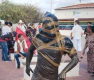 Imagem ilustrativa da imagem Moradores de Juazeiro cobram retirada da estátua de Daniel Alves