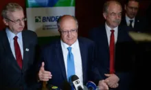 Imagem ilustrativa da imagem Não pode ter muito penduricalho, diz Alckmin sobre reforma tributária