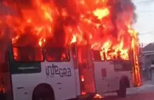 Imagem ilustrativa da imagem Ônibus é incendiado em São Cristóvão após mortes em operação policial