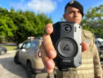 Imagem ilustrativa da imagem PMs usarão câmeras corporais em três bairros de Salvador; saiba quais