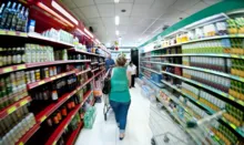 Imagem ilustrativa da imagem Planos de saúde, tomate e cebola influenciam inflação de março