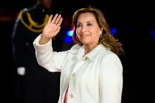 Imagem ilustrativa da imagem Presidente do Peru depõe por escândalo Rolexgate