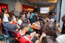 Imagem ilustrativa da imagem Projeto científico leva cientistas e palestras a bares de Salvador