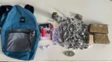 Imagem ilustrativa da imagem Suspeito de gerenciar tráfico em Itinga é preso com granada e drogas