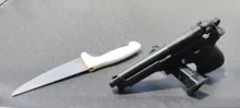 Imagem ilustrativa da imagem Suspeito de roubo é preso com réplica de arma e faca de Magalhães Neto