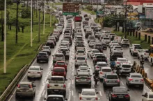 Imagem ilustrativa da imagem Tempestade complica trânsito em Salvador nesta terça-feira