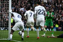 Imagem ilustrativa da imagem Tottenham e Newcastle vencem de virada na Premier League