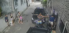 Imagem ilustrativa da imagem VÍDEO: Dupla armada rende homem e rouba carro em Canabrava