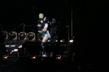 Imagem ilustrativa da imagem VÍDEO: Madonna pula nos braços de Pabllo Vittar