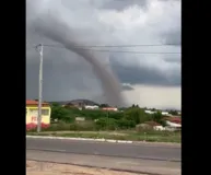 Imagem ilustrativa da imagem VÍDEO: Tornado atinge mais de 15 casas e provoca prejuízos em Alagoas