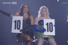 Imagem ilustrativa da imagem Vídeo: Anitta e Madonna simulam sexo oral no palco