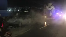 Imagem ilustrativa da imagem Vídeo: Carro pega fogo na Avenida Paralela