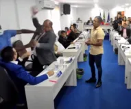 Imagem ilustrativa da imagem Vídeo: Vereadores de Lauro protagonizam briga com agressão em sessão