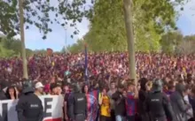Imagem ilustrativa da imagem Vídeo: Vini Júnior é ofendido por torcedores do Barcelona