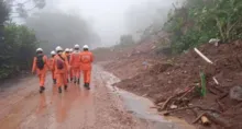 Imagem ilustrativa da imagem Vídeo: bombeiros da Bahia resgatam 212 pessoas no Rio Grande do Sul