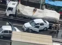 Imagem ilustrativa da imagem Vídeo: carros batem de frente na Avenida São Rafael