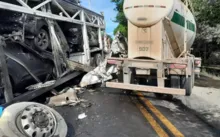 Imagem ilustrativa da imagem Vídeo: duas pessoas morrem após acidente com caminhões na BR-020