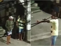 Imagem ilustrativa da imagem Vídeo mostra bandidos apontando arma contra motorista em Salvador