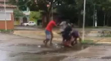 Imagem ilustrativa da imagem Vídeo: suspeito de roubo é agredido no interior da Bahia