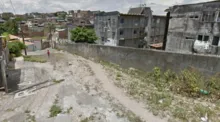 Imagem ilustrativa da imagem Vídeo: traficantes fortemente armados tocam terror no Subúrbio