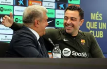 Imagem ilustrativa da imagem Xavi volta atrás e anuncia permanência no Barcelona: "Tudo mudou"