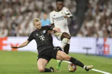 Imagem ilustrativa da imagem Zagueiro do Bayern diz que árbitro admitiu erro em impedimento