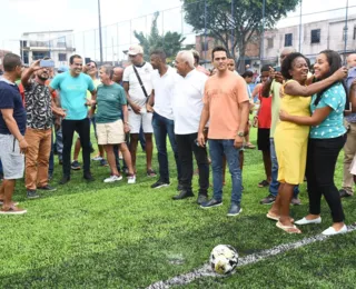 Prefeitura inaugura campo com grama sintética no Rio Sena