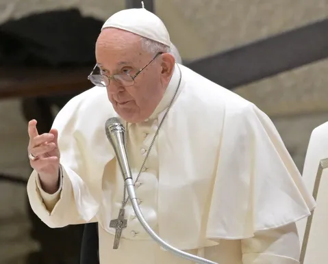 Papa pede negociação para acabar com guerra na Ucrânia