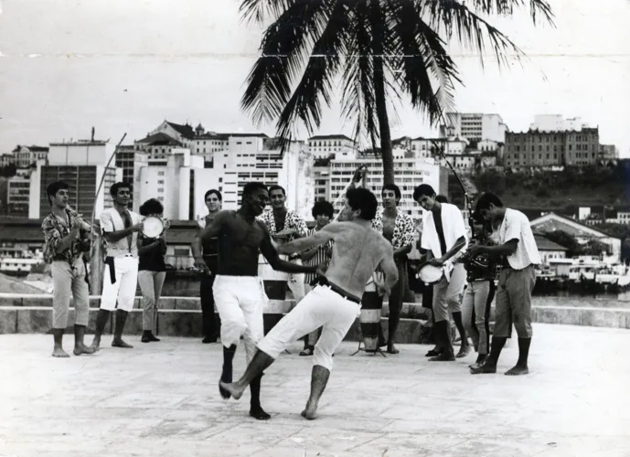 Da rua aos espaços fechados, a prática da capoeira venceu longa batalha para se tornar símbolo cultural