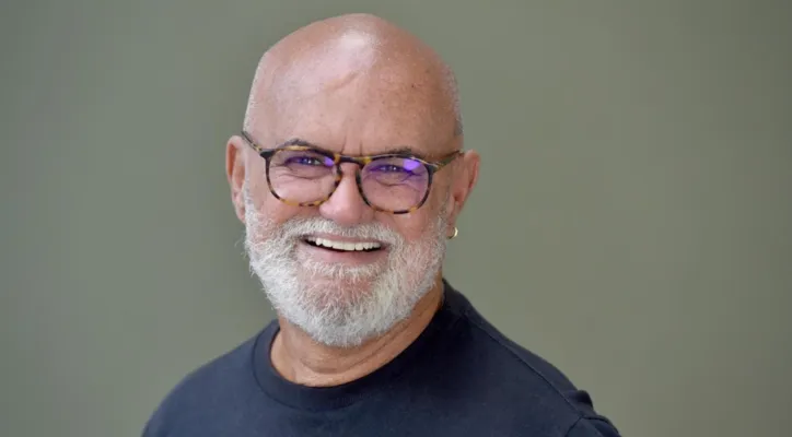 Jolivaldo é escritor e jornalista