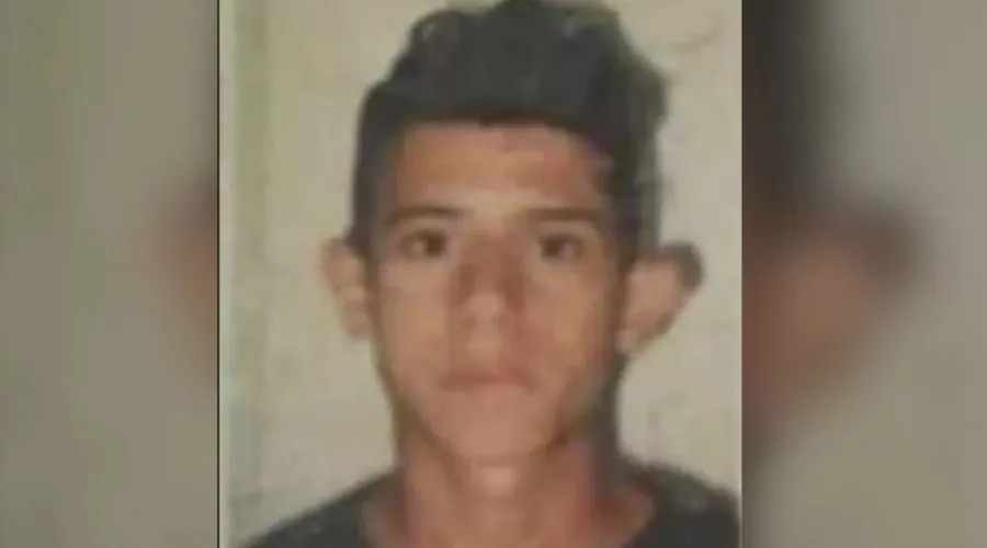 Jovem é assassinado a tiros em depósito de madeira em Feira de Santana